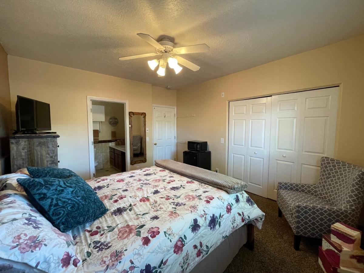 Zion'S Blue Sage Bed & Breakfast Hildale Bagian luar foto