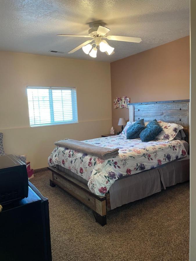 Zion'S Blue Sage Bed & Breakfast Hildale Bagian luar foto